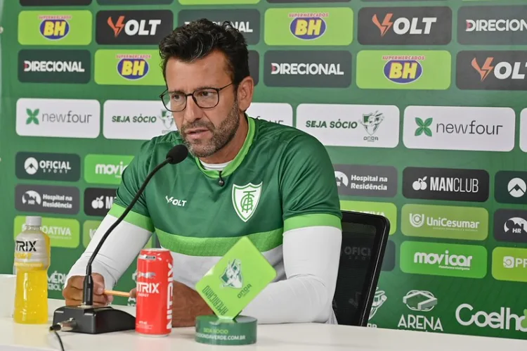 Caiu, Alberto Valentim é demitido do comando do América
