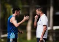 Arthur Jorge conversa com Villalba em treino na Toca da Raposa - Foto Gustavo Aleixo - Cruzeiro