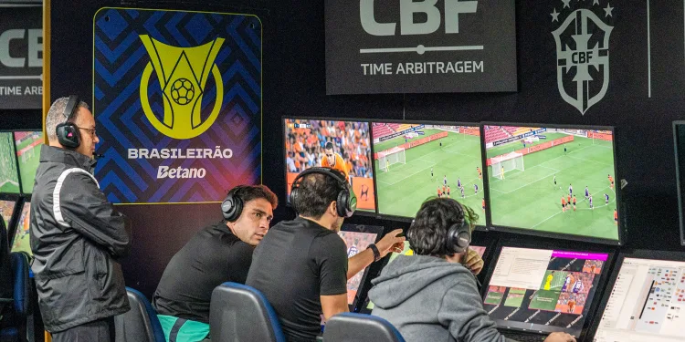 CBF divulga escala de Arbitros de Vídeo, VAR, para a rodada 14 do Brasileirão