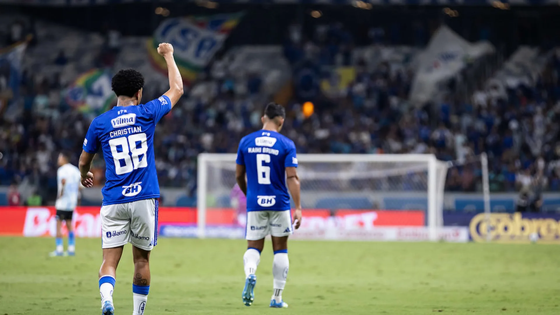Christian Marca o Primeiro gol da vitória do Cruzeiro sobre o Grêmio - Foto Gustavo Aleixo - Cruzeiro