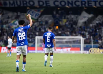 Cruzeiro, em atuação dominante, vence o Grêmio por 2×0 e deixa zona de rebaixamento do Brasileirão