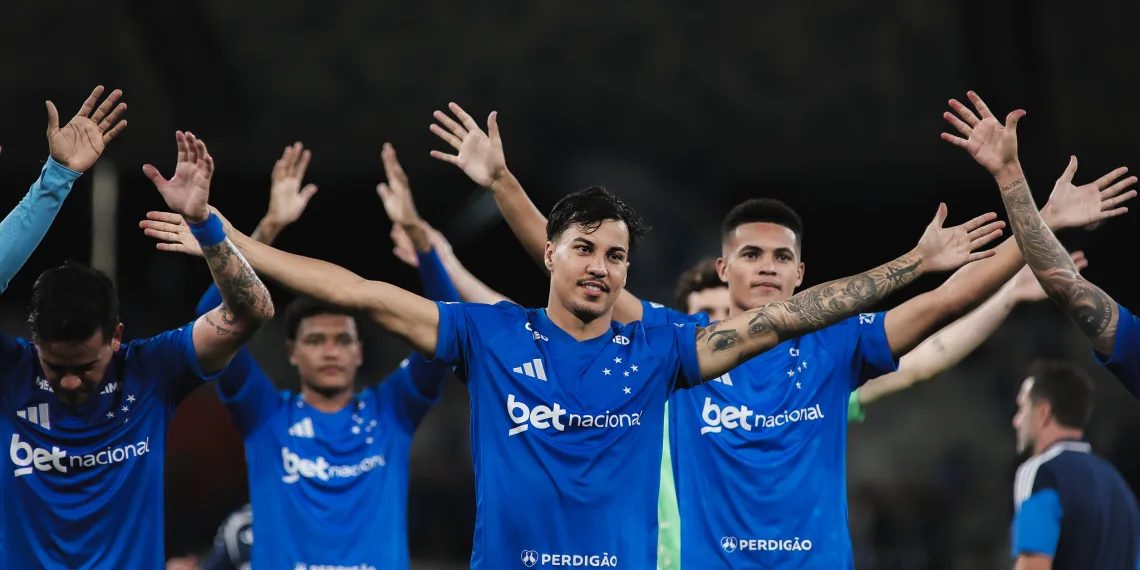 Cruzeiro vence e convence na estreia de Arthur Jorge no comando da equipe