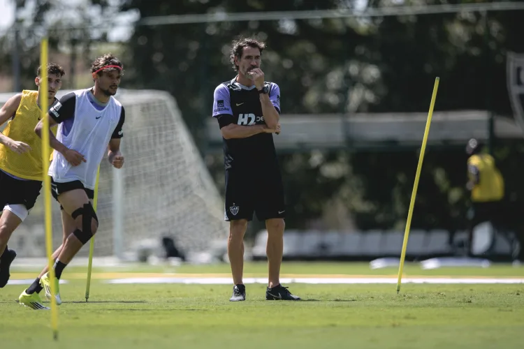 Eduardo Dominguez comanda treino no CT do Galo - Foto Pedro Souza - Atlético