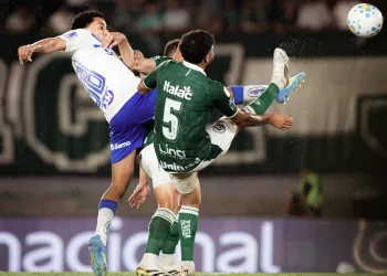 Tudo igual no Serra Dourada, Cruzeiro ensaia virada mas cede empate ao Goiás no último minuto
