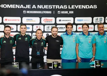 Brasil x México: lendas do futebol se reencontram em duelo festivo no Estádio Azteca