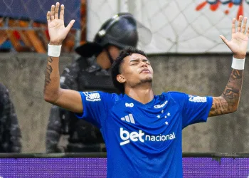 Cruzeiro vira sobre o Bahia na Fonte Nova, encerra sequência negativa e sobe na tabela do Brasileirão