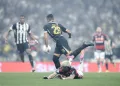 Árbitro analisa lance polêmico entre Atlético e Flamengo e descarta pênalti na Arena MRV