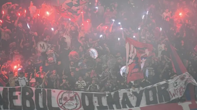 “Que se vaiam todos” Jogo entre Independiente de Medellín e Flamengo é suspenso devido a protestos de torcedores do time colombiano