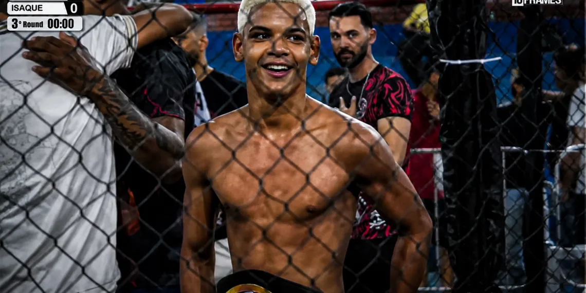 Isaque Mayrink conquista cinturão do Fight MOC 08 e se torna campeão montes-clarense de MMA aos 15 anos