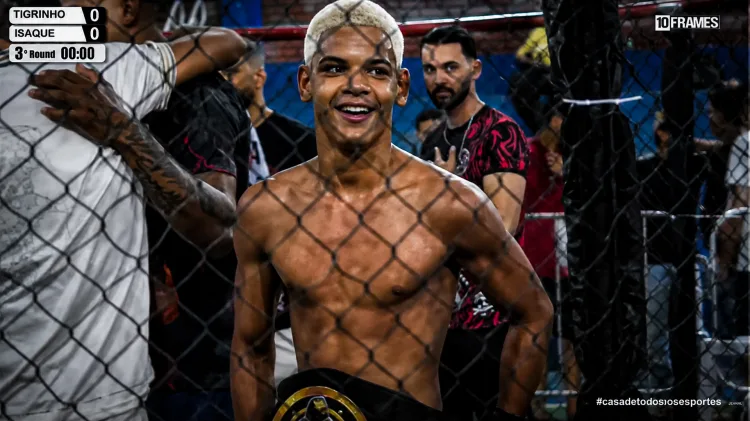 Isaque Mayrink conquista cinturão do Fight MOC 08 e se torna campeão montes-clarense de MMA aos 15 anos