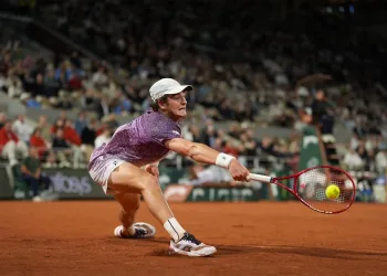 João Fonseca faz história em Roland Garros e coloca Brasil nas quartas após 22 anos