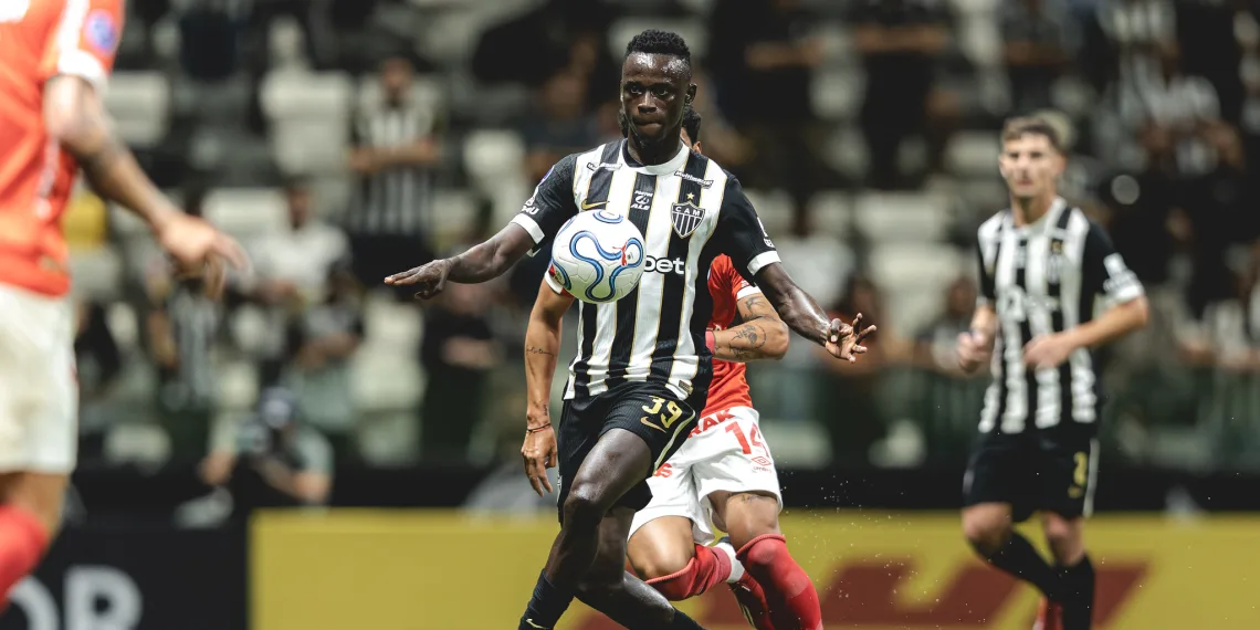 Galo vence Cienciano e segue a uma vitória da classificação na sulamericana