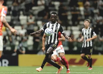 Galo vence Cienciano e segue a uma vitória da classificação na sulamericana