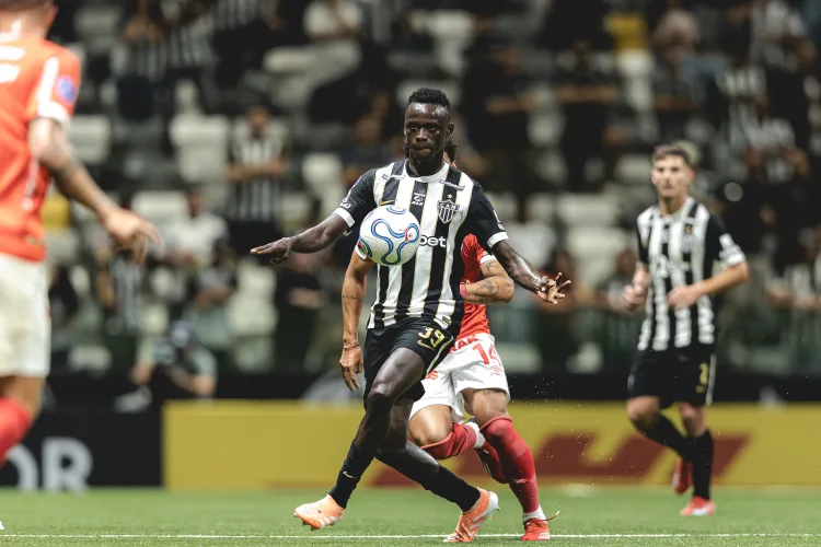 Galo vence Cienciano e segue a uma vitória da classificação na sulamericana