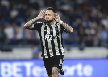 Para espantar a crise, Atlético domina o clássico e vence o Cruzeiro no Mineirão pelo Brasileirão