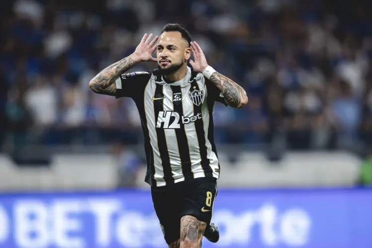 Para espantar a crise, Atlético domina o clássico e vence o Cruzeiro no Mineirão pelo Brasileirão