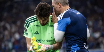 O goleiro Otávio recebe instrução no jogo contra o Boca - Foto Gustavo Aleixo - Cruzeiro