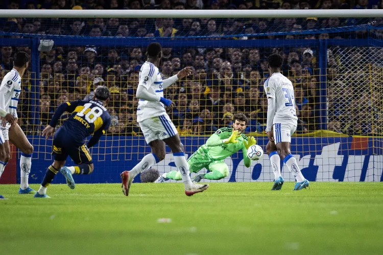 Cruzeiro arranca empate heroico diante do Boca Juniors na Bombonera e fica a um passo das oitavas da Libertadores