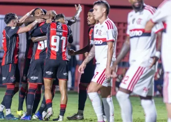 Vitória elimina Flamengo no Barradão e volta às oitavas da Copa do Brasil após quatro anos