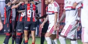 Vitória elimina Flamengo no Barradão e volta às oitavas da Copa do Brasil após quatro anos