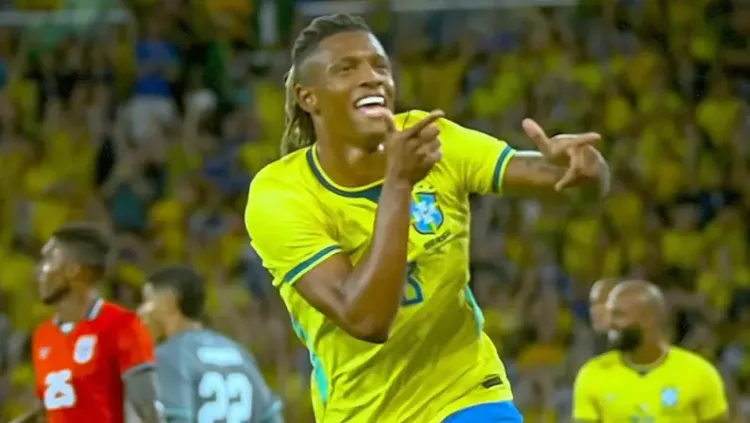 Brasil titular não empolga, mas reservas goleiam Panamá no Maracanã