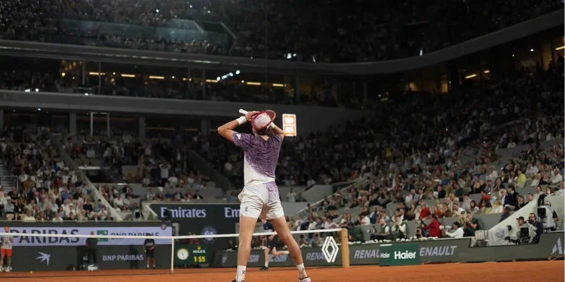 João Fonseca cai diante de Jakub Mensík nas quartas de Roland Garros, mas encerra campanha histórica em Paris