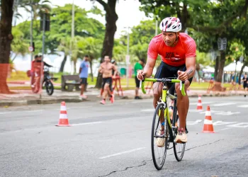 José Lucas “Lucas Mineiro” faz história e se torna o primeiro paraisense a completar o Troféu Brasil de triatnlon abaixo de 1h30