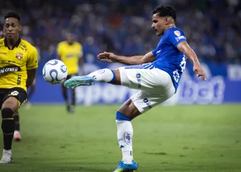 Kaiki Bruno atuando contra o Barcelona de Guayaquil - Foto Gustavo Aleixo - Cruzeiro