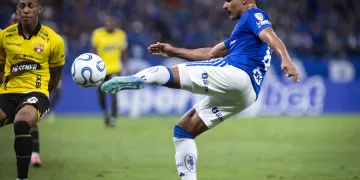 Kaiki Bruno atuando contra o Barcelona de Guayaquil - Foto Gustavo Aleixo - Cruzeiro