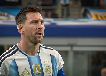 Messi desperdiça pênalti, entra para estatística negativa e adia em 30 minutos recorde histórico em Copas