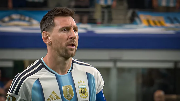 Messi desperdiça pênalti, entra para estatística negativa e adia em 30 minutos recorde histórico em Copas