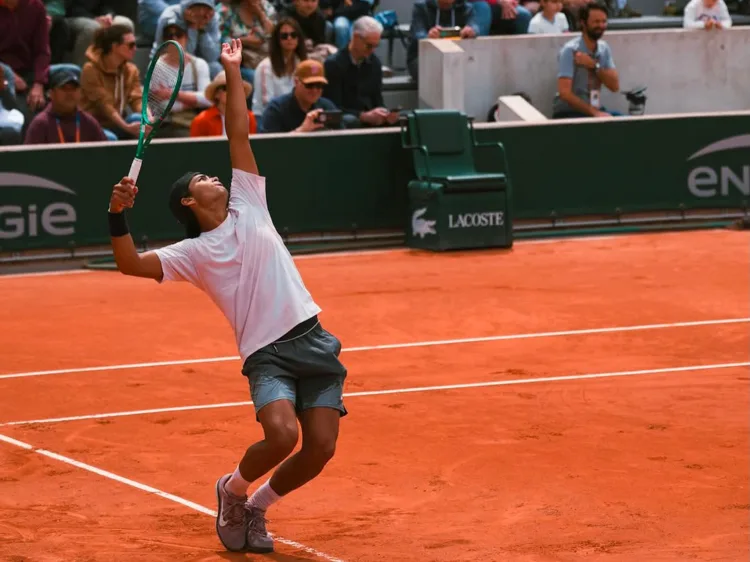 Luís Guto Miguel conquista Roland Garros Junior Series 2026 e assume o topo do ranking mundial juvenil