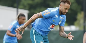 Neymar treina com bola pela segunda vez seguida e pode reforçar o Brasil contra a Escócia