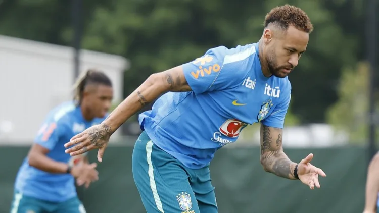 Neymar treina com bola pela segunda vez seguida e pode reforçar o Brasil contra a Escócia