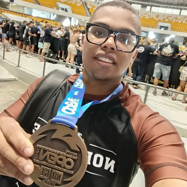Montes-clarense Pedrão transforma luta contra a obesidade em trajetória de sucesso no jiu-jitsu
