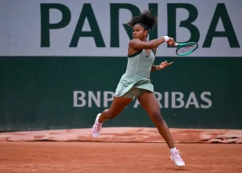 Victoria Barros faz história, mas cai nas semifinais de Roland Garros juvenil para chinesa