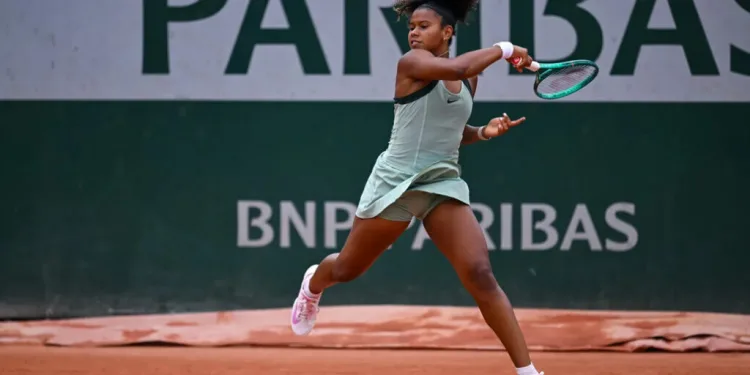 Victoria Barros faz história, mas cai nas semifinais de Roland Garros juvenil para chinesa