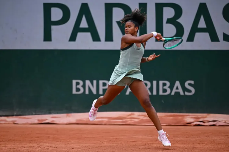 Victoria Barros faz história, mas cai nas semifinais de Roland Garros juvenil para chinesa