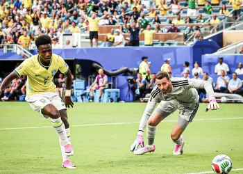 Brasil domina a Escócia, vence por 3 a 0 e garante liderança do Grupo C na Copa do Mundo
