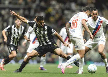 Atlético tropeça na volta da temporada, empata com o Bahia e deixa torcida irritada  na Arena MRV