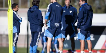Artur Jorge liga alerta no Cruzeiro após saídas no elenco e cobra reposições da diretoria