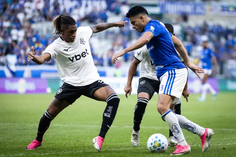 Cruzeiro perde para o Botafogo no Mineirão, vê invencibilidade cair e sofre baixa importante antes de decisões