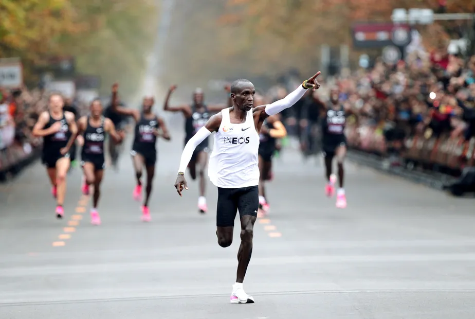 Eliud Kipchoge - O primeiro homem a correr uma maratona abaixo de 2 horas - Foto Agência Reuters