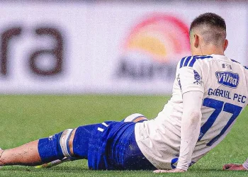 Gabriel Pec sofre fratura na tíbia e desfalca o Cruzeiro por até 90 dias após estreia