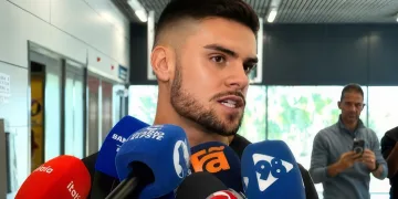 Cruzeiro contrata Gabriel Pec por R$ 63 milhões; atacante já está em BH para assinar