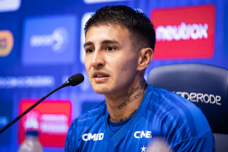 Gabriel Rojas é apresentado pelo Cruzeiro e revela sonho de conquistar a Libertadores