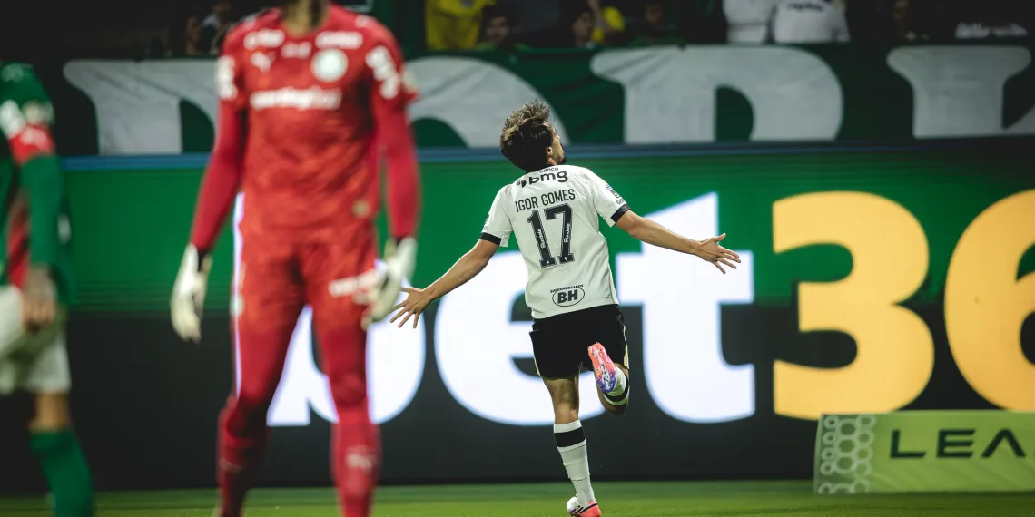 Carlos Miguel falha duas vezes, Atlético-MG vence o Palmeiras e encerra sequência do líder no Brasileirão