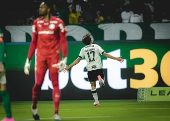Carlos Miguel falha duas vezes, Atlético-MG vence o Palmeiras e encerra sequência do líder no Brasileirão