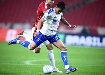 Cruzeiro vence o Internacional no Beira-Rio com estreia de reforços e golaço de Matheus Pereira