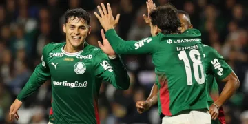 Palmeiras domina o Coritiba, vence no Couto Pereira e amplia vantagem na liderança do Brasileirão